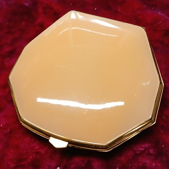 Clarice Jane Compact - Picture 7 of 8